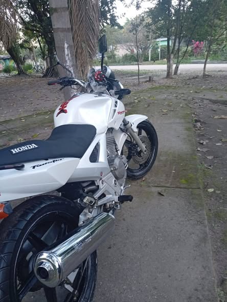 Honda twister 2008