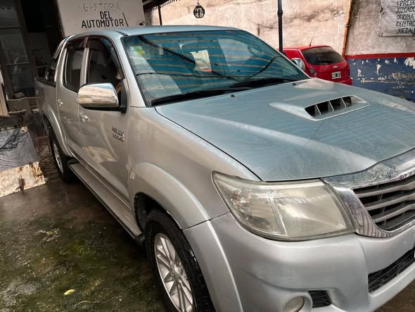 TOYOTA HIUX 2013