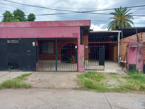Vendo Casa 4 Dorm.