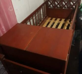Hermosa cama-cuna de cedro