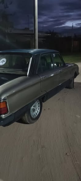 Ford Falcon Ghia mod 83