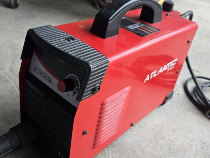 VDO soladadora MIG RMB micro duo 200 TR con tubo grande de 6 m3 con regulador y caudalimetro, y Cortadora de plasma Gala Gar Atlantic cut40