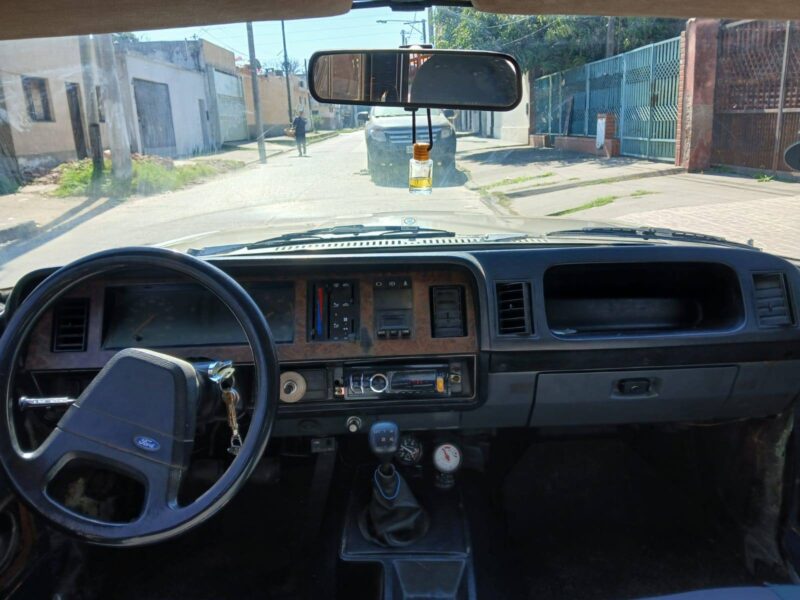Ford Falcon Ghia mod 83