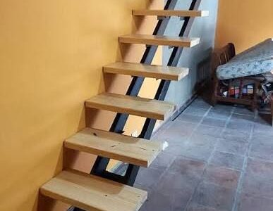 maderas cortadas a medidas para escalones