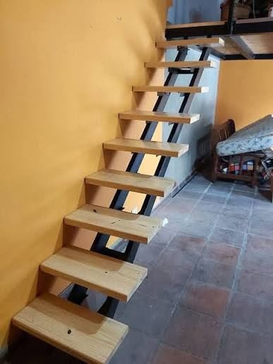 maderas cortadas a medidas para escalones