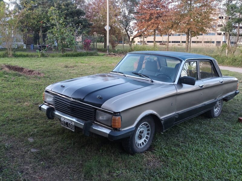 Ford Falcon Ghia mod 83