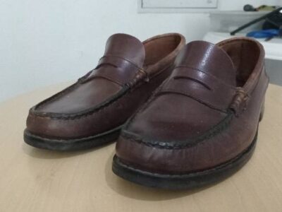 Liquido dos pares de zapatos de cuero