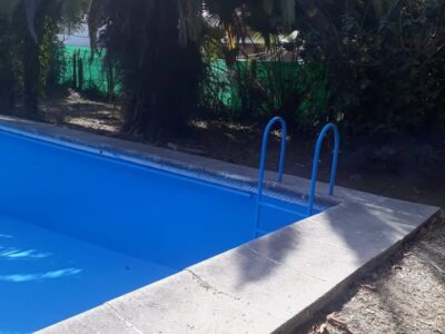 Casa de categoría de 4 dormitorios con amplio jardín y pileta en Yerba Buena vendo