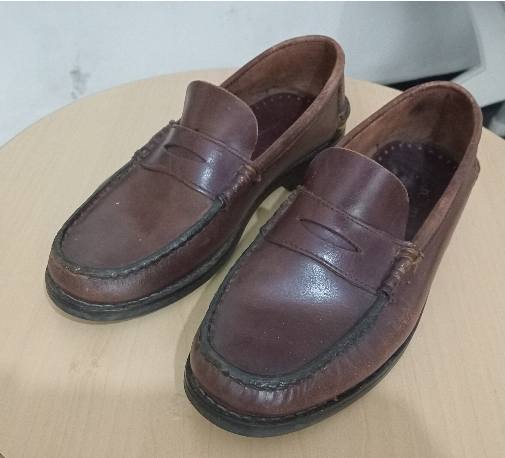 Liquido dos pares de zapatos de cuero