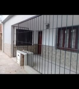 EXCELENTE CASA EN ALQUILER