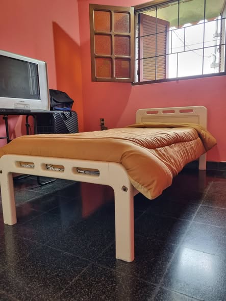 Vendo cama acolchado y colchón