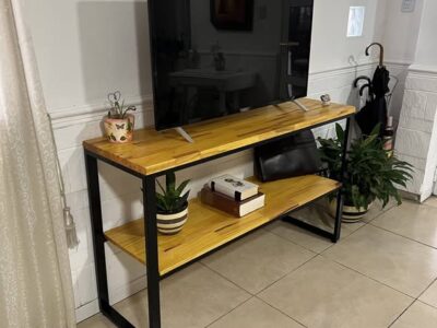 Rack para televisión de fabricación artesanal