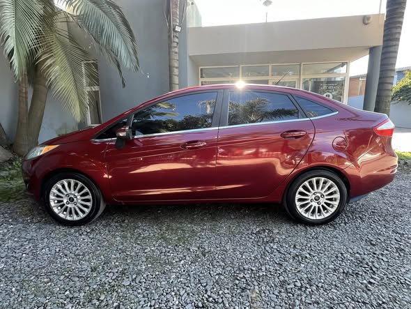 Ford Fiesta Titanium 1.6L 4 Puertas 2016