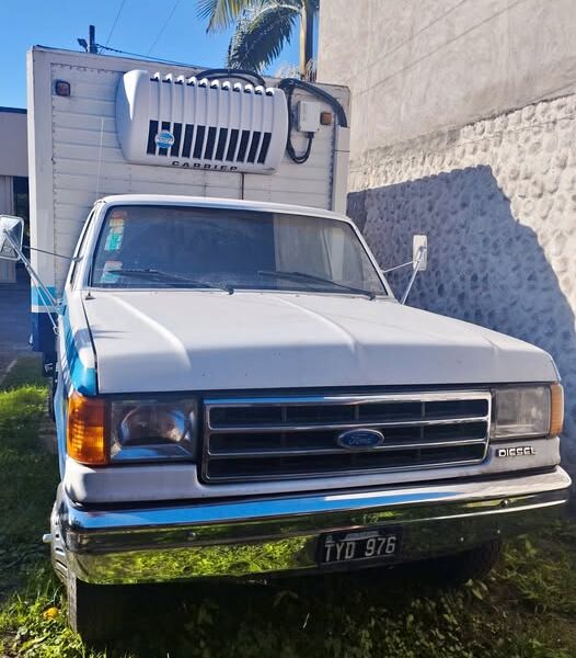 Ford 350 con equipo de frío carrier