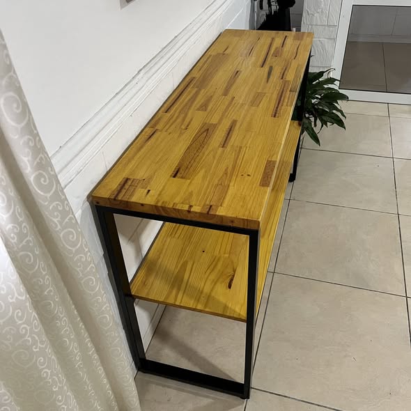 Rack para televisión de fabricación artesanal