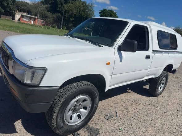 Toyota Hilux 2004 con cúpula