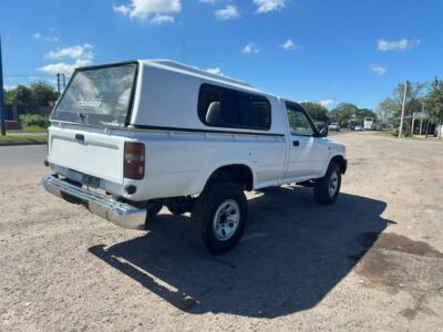 Toyota Hilux 2004 con cúpula