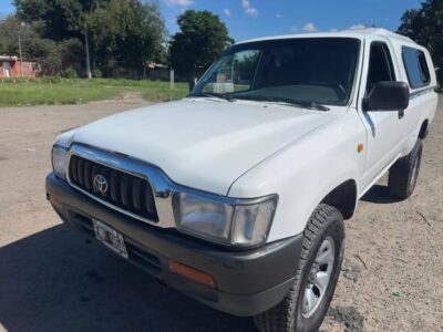 Toyota Hilux 2004 con cúpula