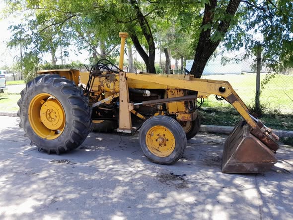 Tractor con pala Massey fergusson 1075