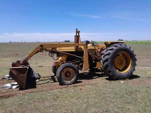 Tractor con pala Massey fergusson 1075
