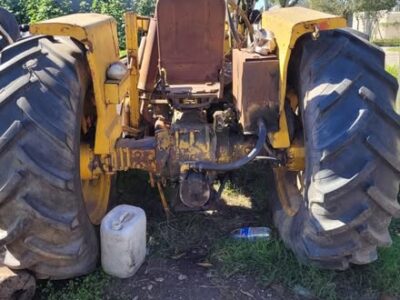 Tractor con pala Massey fergusson 1075