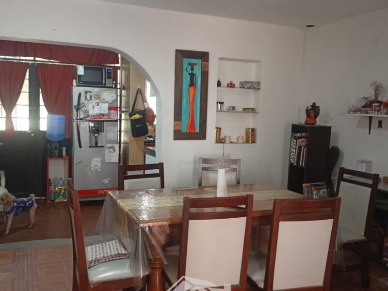 Vendo casa altura México al 3600 sobre pasaje.