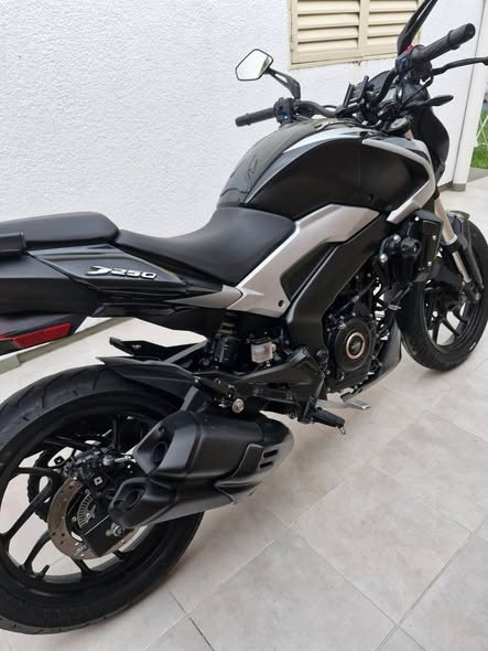 BAJAJ DOMINAR 250 2023
