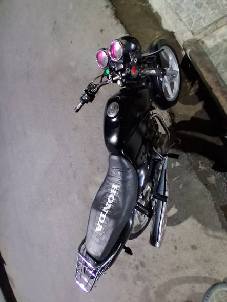 Vendooo Honda storm 125cc