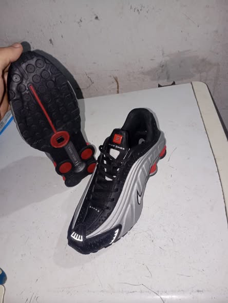 liquido ya Nike shox R4 originales talle 42