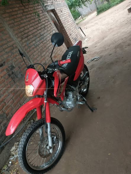 Vendo honda XR varillera impecable 2011