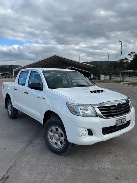 Hilux Dx pack 4x4 2.5turbo intercooler Año 2013
