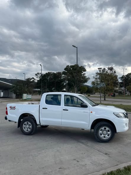 Hilux Dx pack 4x4 2.5turbo intercooler Año 2013
