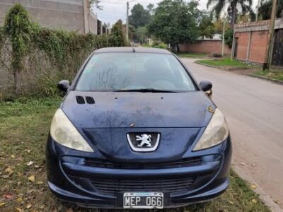 Peugeot 207 compact año 2013