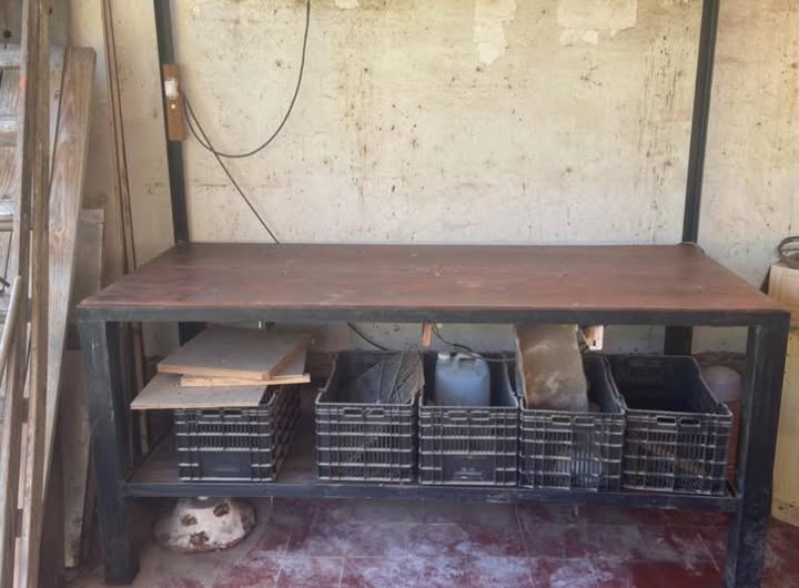 Vendo mesón de trabajo con madera