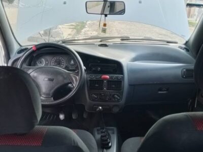 Fiat Palio modelo 2000