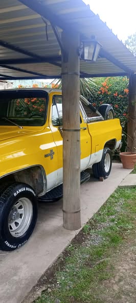 Camioneta Chevrolet Silverado americana modelo 81