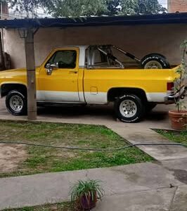 Camioneta Chevrolet Silverado americana modelo 81