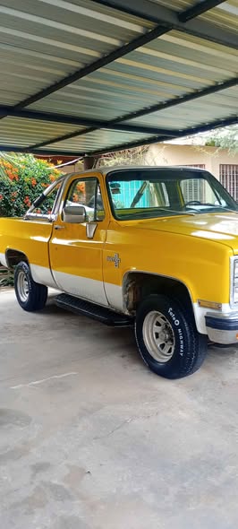 Camioneta Chevrolet Silverado americana modelo 81