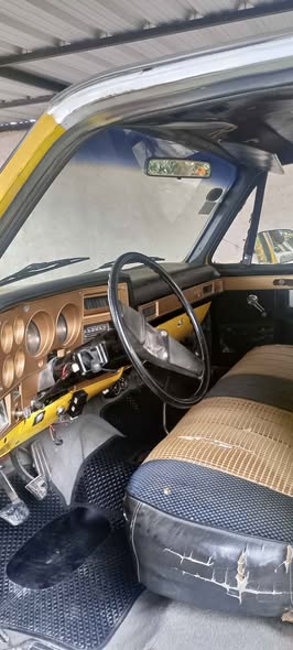 Camioneta Chevrolet Silverado americana modelo 81