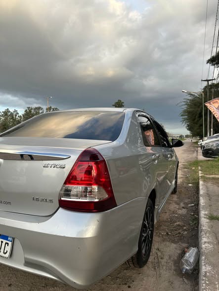 ETIOS XLS 1.5 GNC Y NAFTA