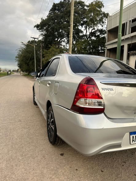 ETIOS XLS 1.5 GNC Y NAFTA