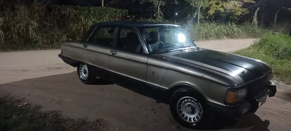 Ford Falcon Ghia mod 83