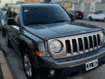 Vendo jeep modelo 2012