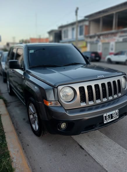 Vendo jeep modelo 2012