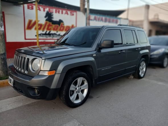 Vendo jeep modelo 2012