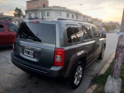 Vendo jeep modelo 2012