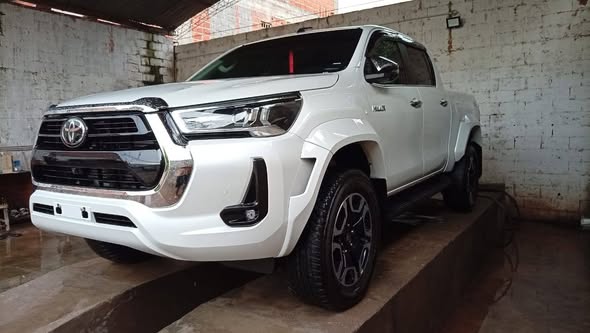 Toyota Hilux srx automática 4x4 2025