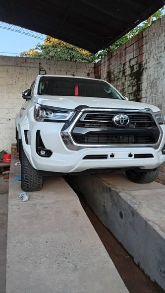 Toyota Hilux srx automática 4x4 2025