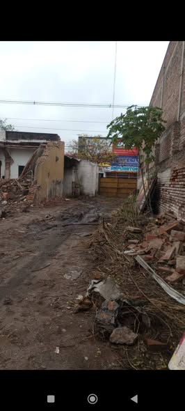 Realizó trabajo de demolición
