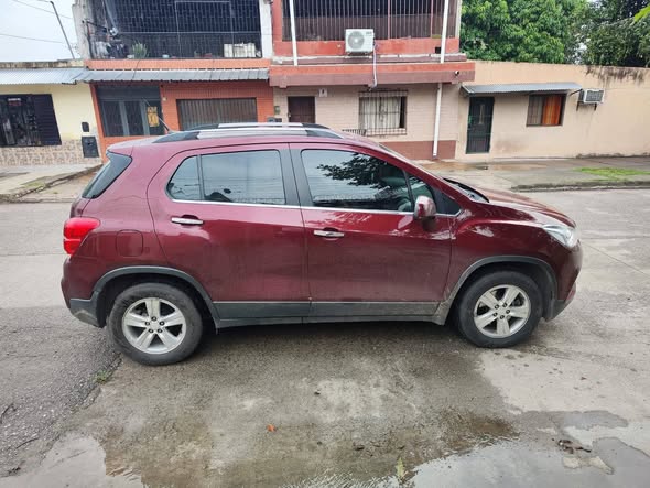 PERMUTO camioneta Chevrolet TRACKER LTZ full